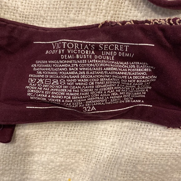 Victoria’s Secret Demi bra 32A - Picture 2 of 2
